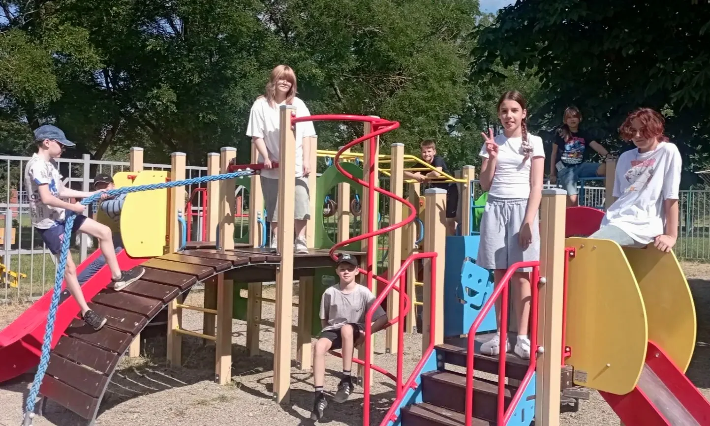 🌞 Дружба не уходит на каникулы! 🍦

Школьные звонки затихли, но наши пятиклассники продолжают видет