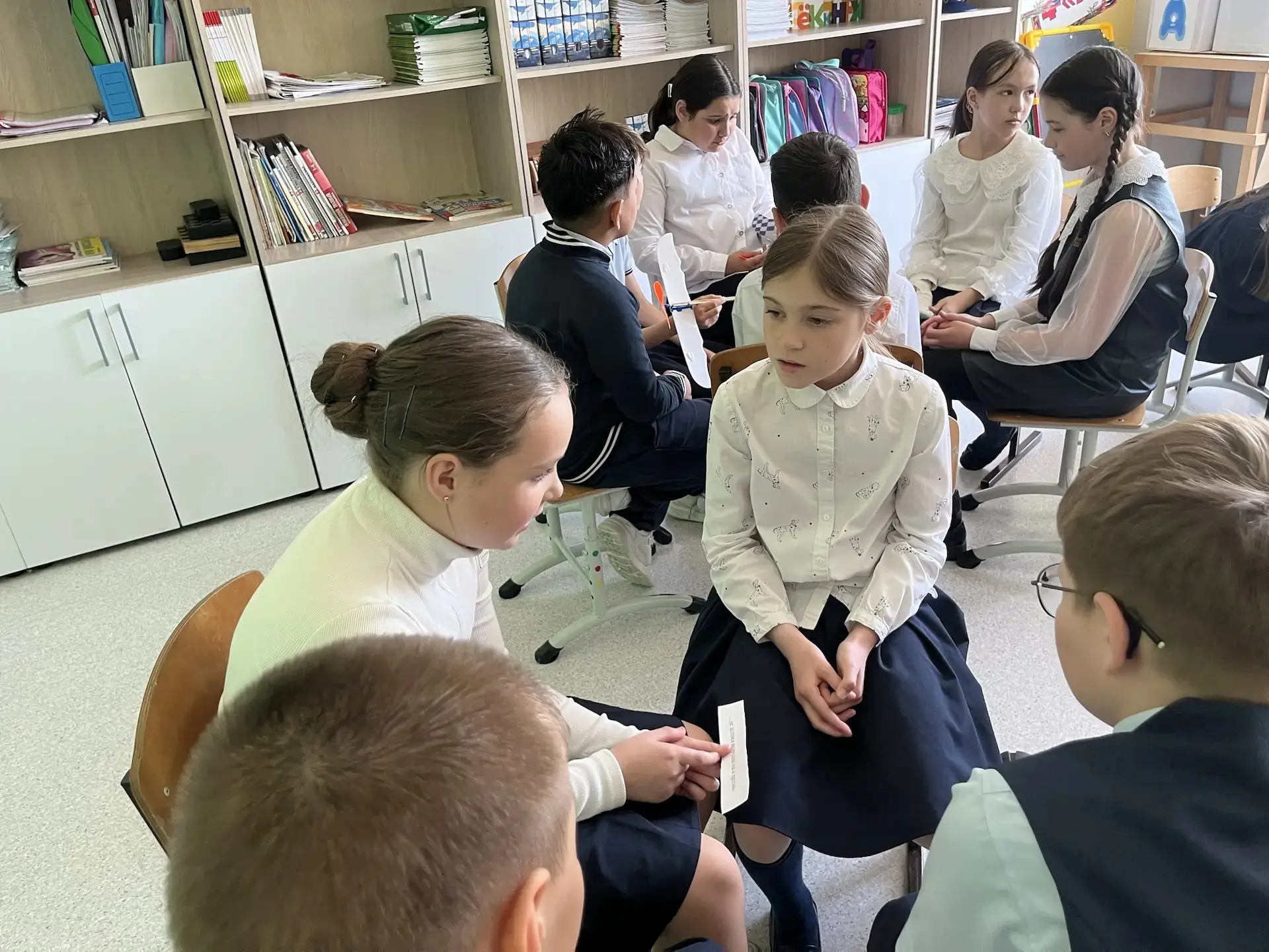 Сегодня у 4 «А» прошло занятие с психологом — тренинг «Круг доверия» 🤗  Ребята делали разминку 💫, ра