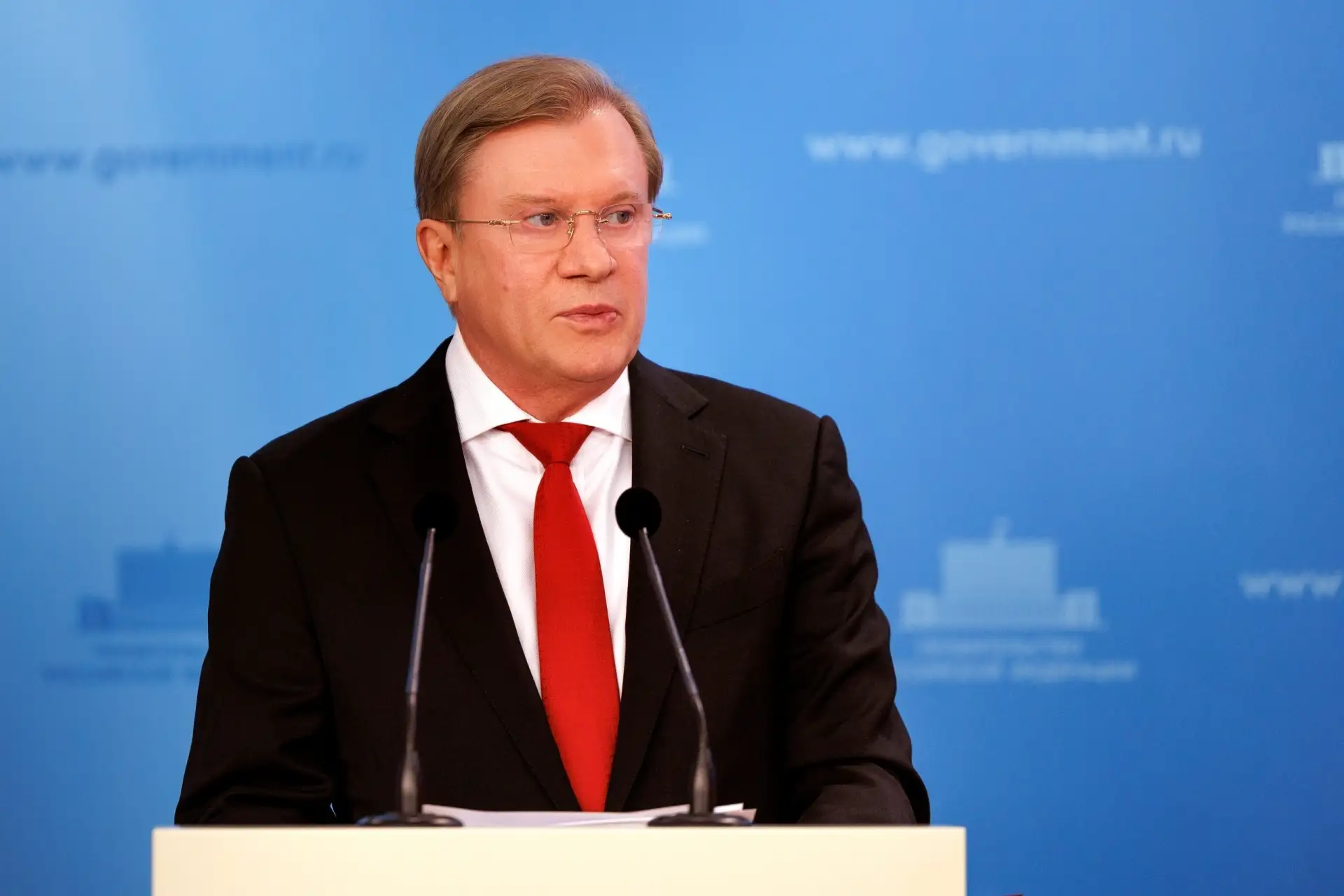 Виталий Савельев вручил награды в преддверии Дня железнодорожника. 🏅

В числе наград – орден Почёта