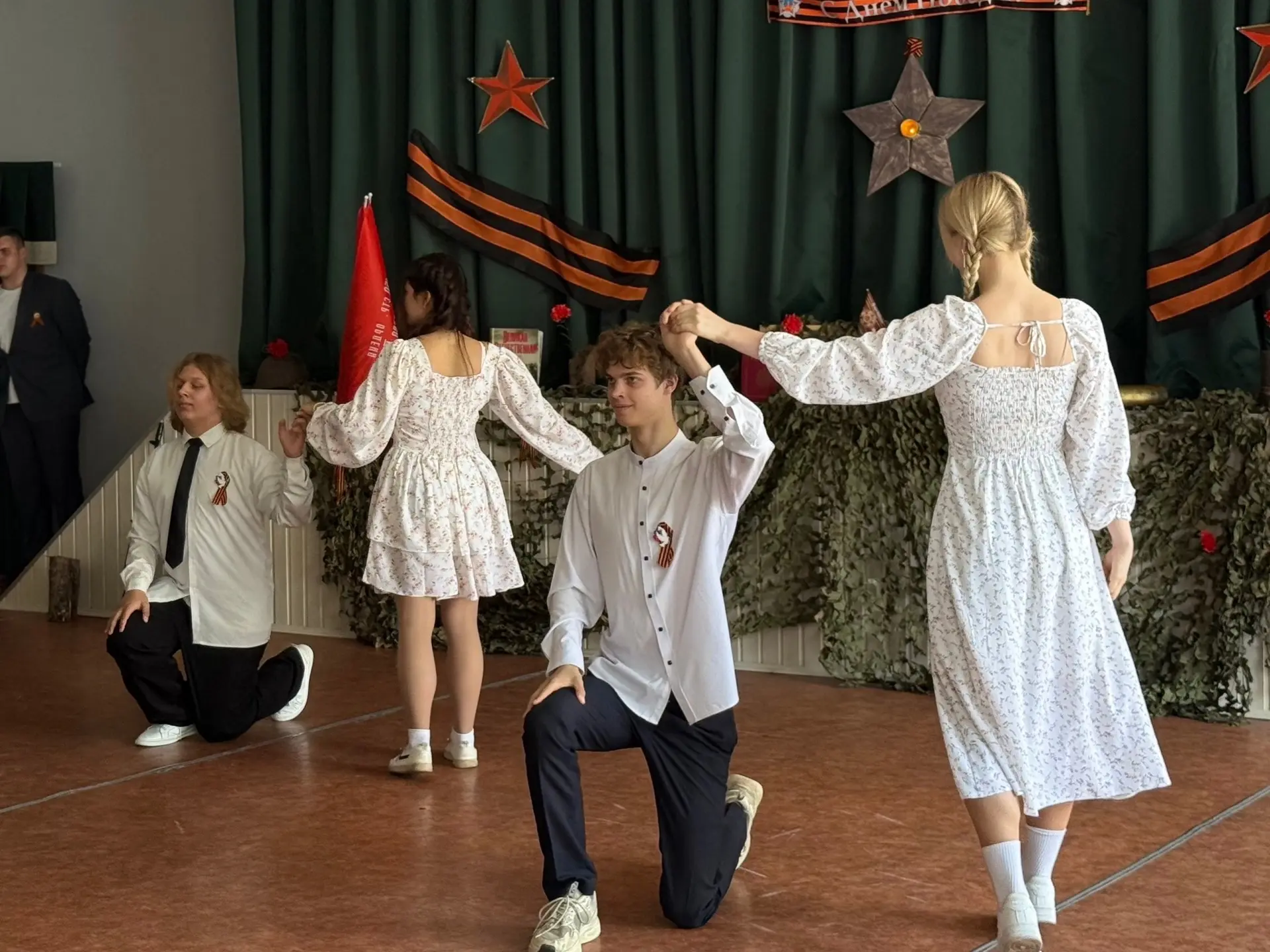 🕊️ Вальс Победы: память,воплощённая в танце 🕊️ В рамках марафона «Наследники Победы» обучающиеся 8 и