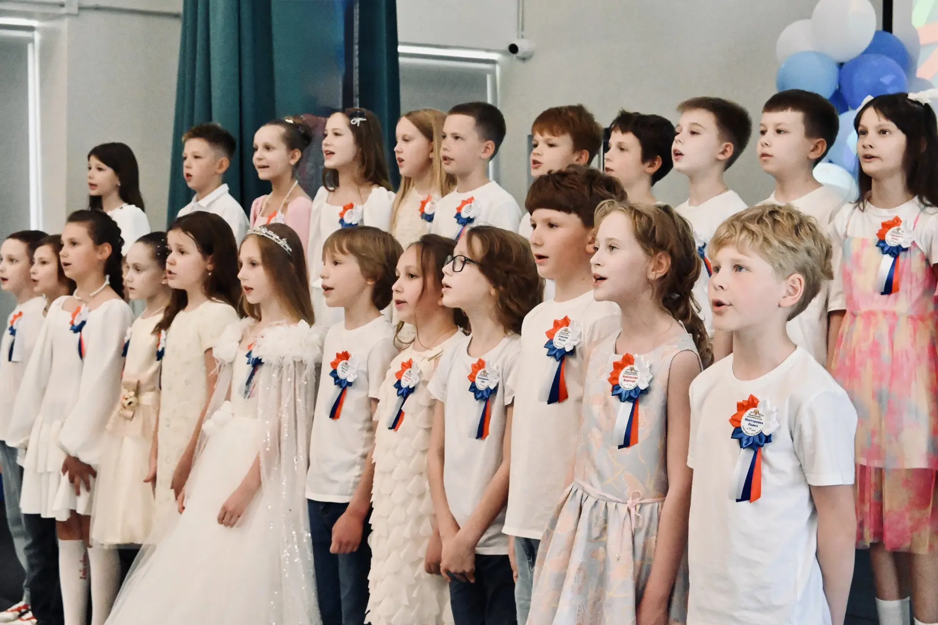 💫В нашей школе прошел марафон праздничных выпускных в 4-х классах. Четыре года начальн...