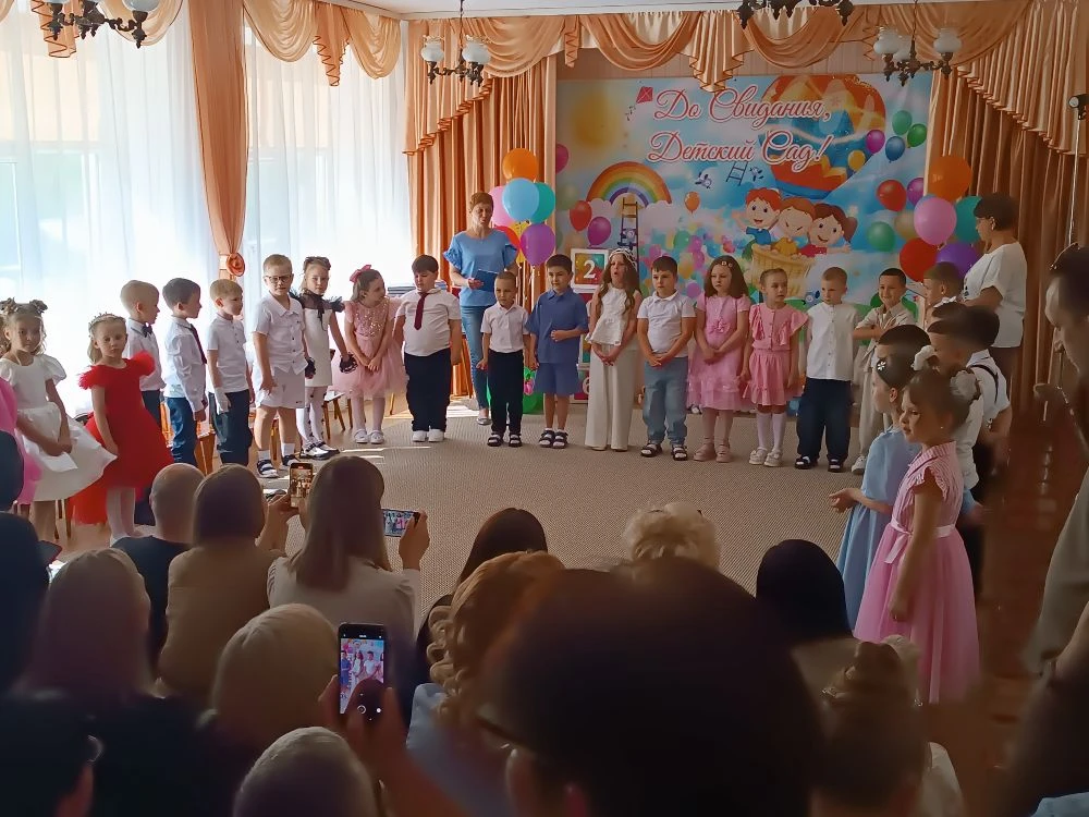 Выпускной в детском саду - это всегда светлый и трогательный праздник! 
В этот особенный день зал на