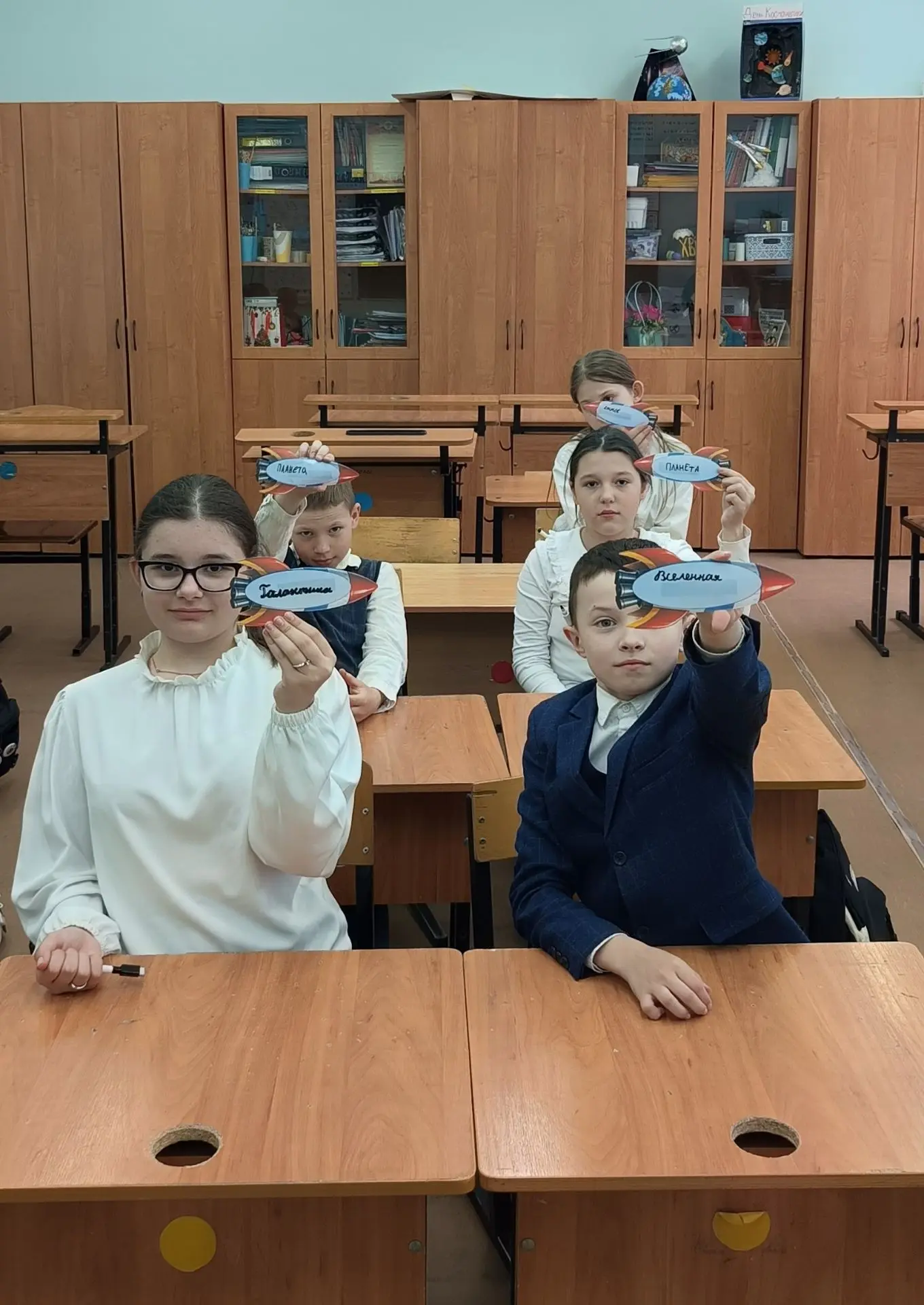 «Человек и космос»   В преддверии Дня космонавтики в МБОУ СОШ № 13 проходит общешкольный фестиваль «