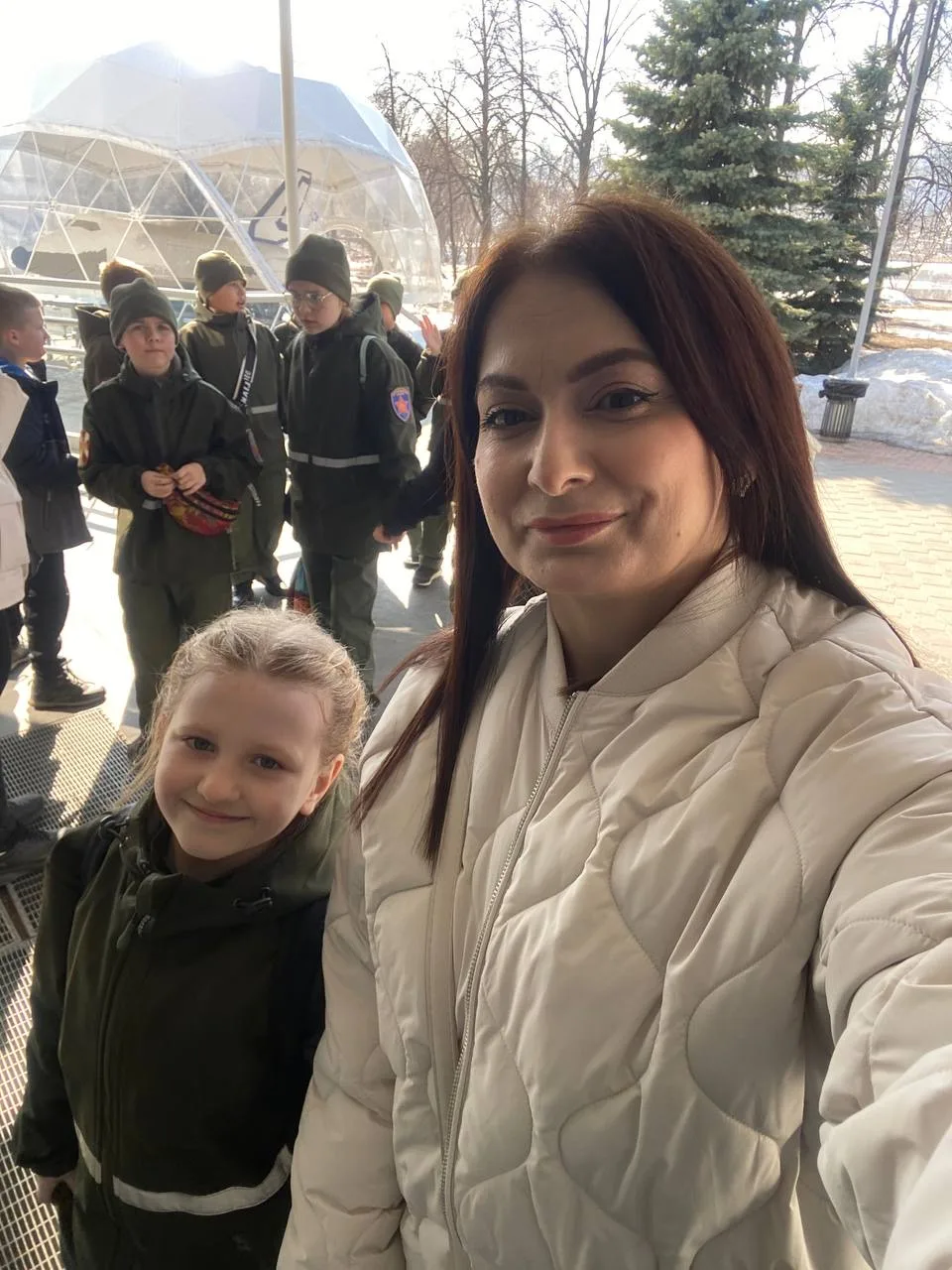 А наши воспитатели и сопровождающие делятся фотографиями с похода в планетарий и ТЮЗ😍
