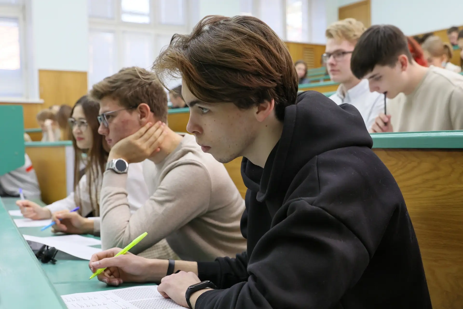 Около 53,5 тысячи заявлений подали абитуриенты в колледжи и техникумы Нашей области