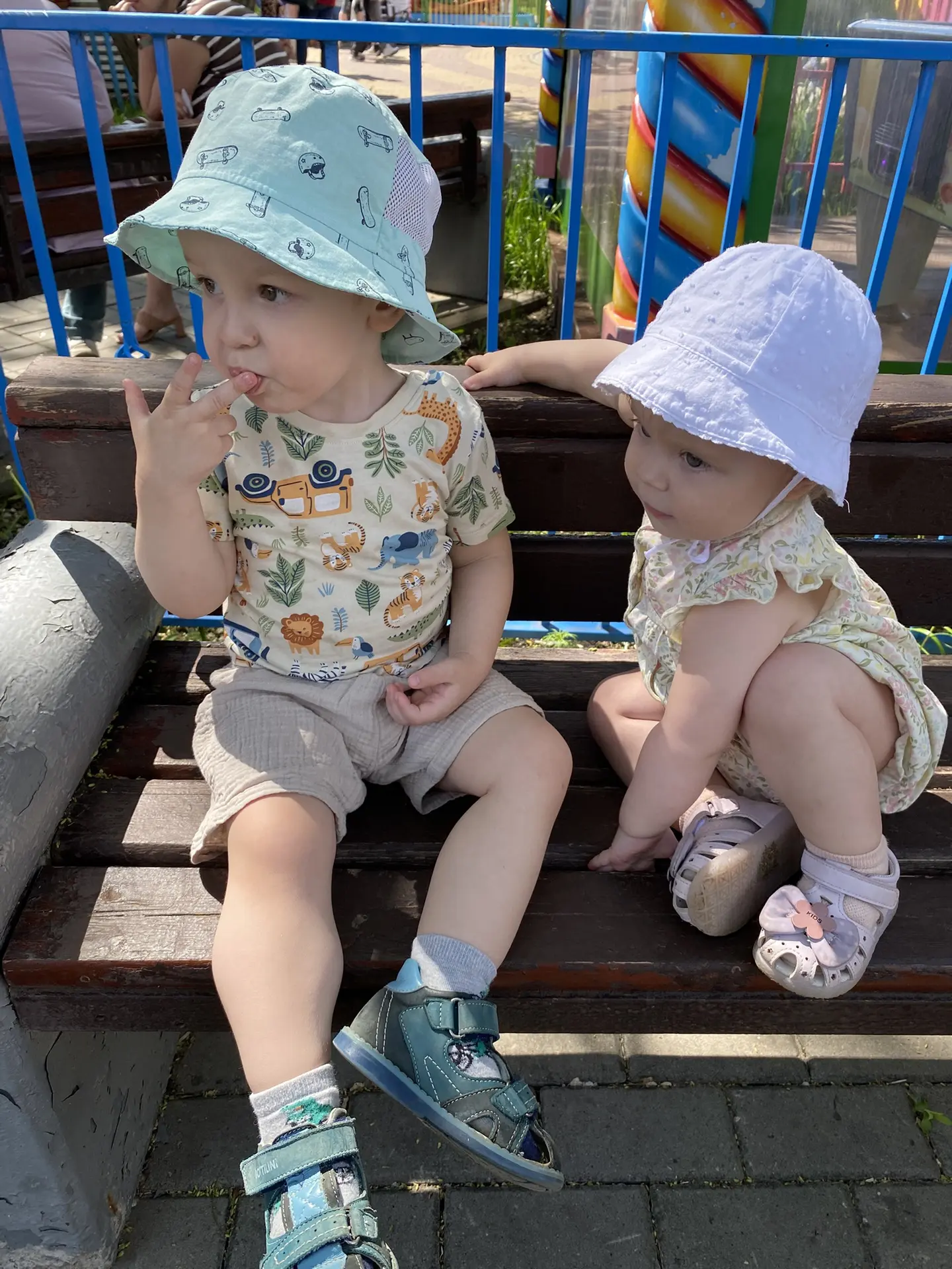 Привет, друзья ❤️

Мы сегодня наводим порядок на балконе (конечно, не в один день 🙈). Продумываем, 