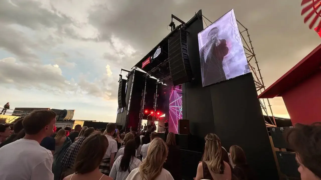 🎤 Концерты на крыше «Аврора Молл» больше проводить не будут

После проверки выяснилось, что на площ