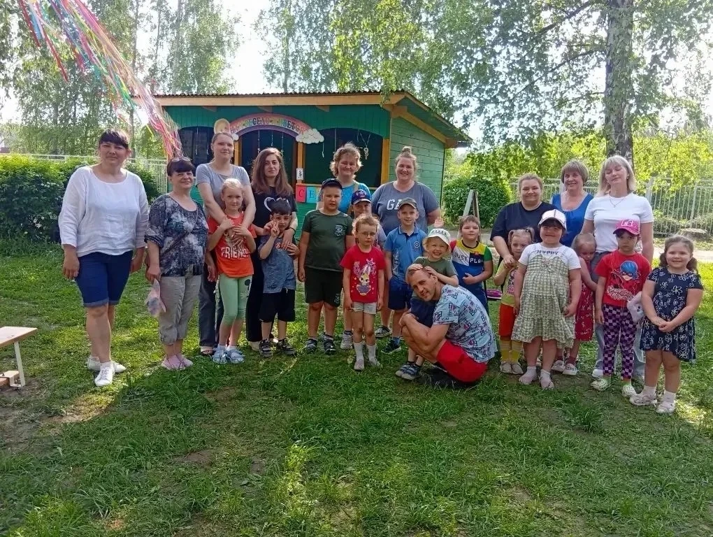 В дошкольной группе «Непоседы» Центра образования «Спасская школа» прошел День семьи.  Ребята с радо