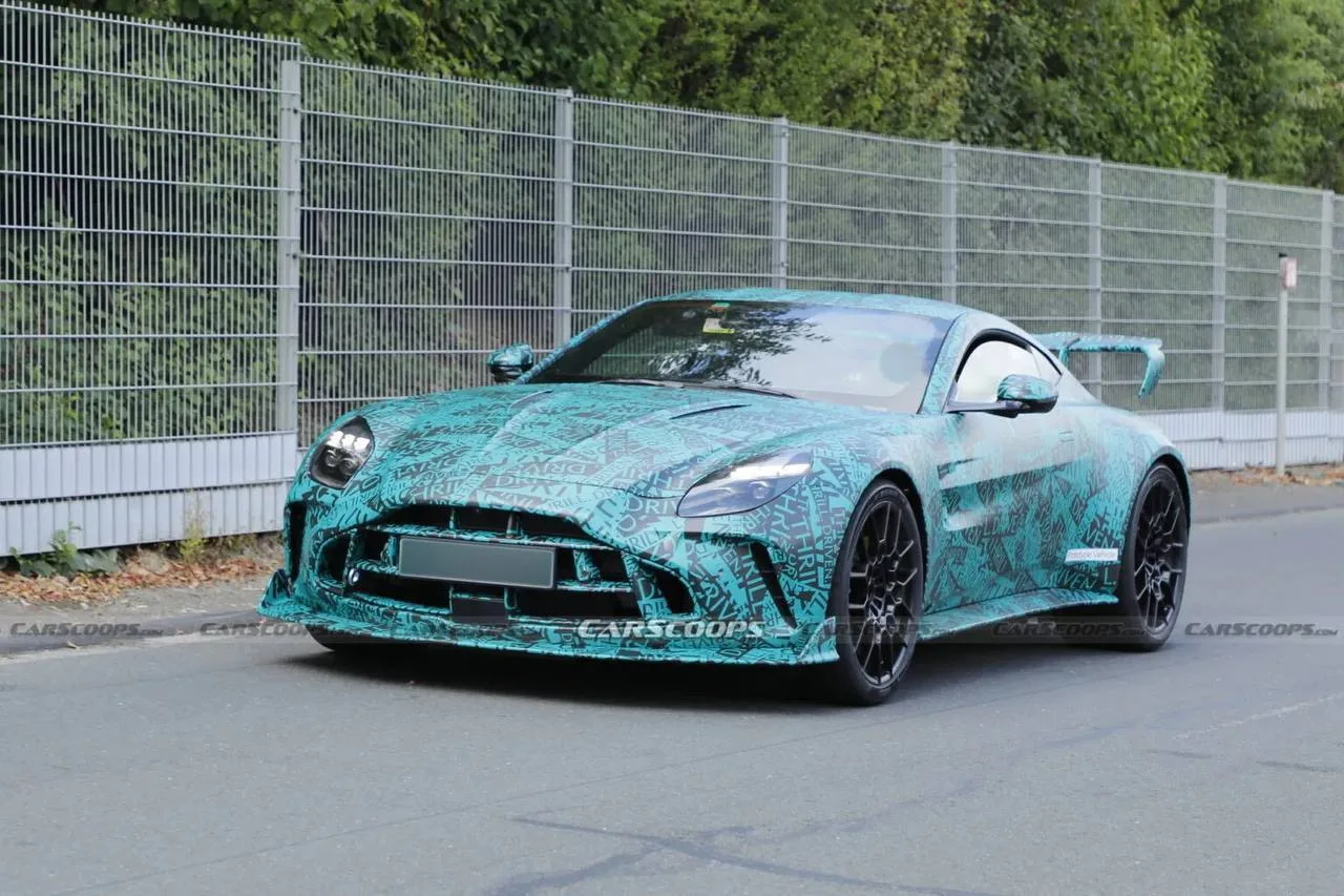🚘 Aston Martin Vantage RS заметили на Нюрбургринге: огромный спойлер и четыре выхлопны...
