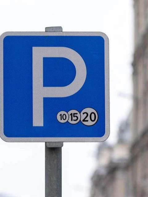 В Москве временно отменят оплату парковок
