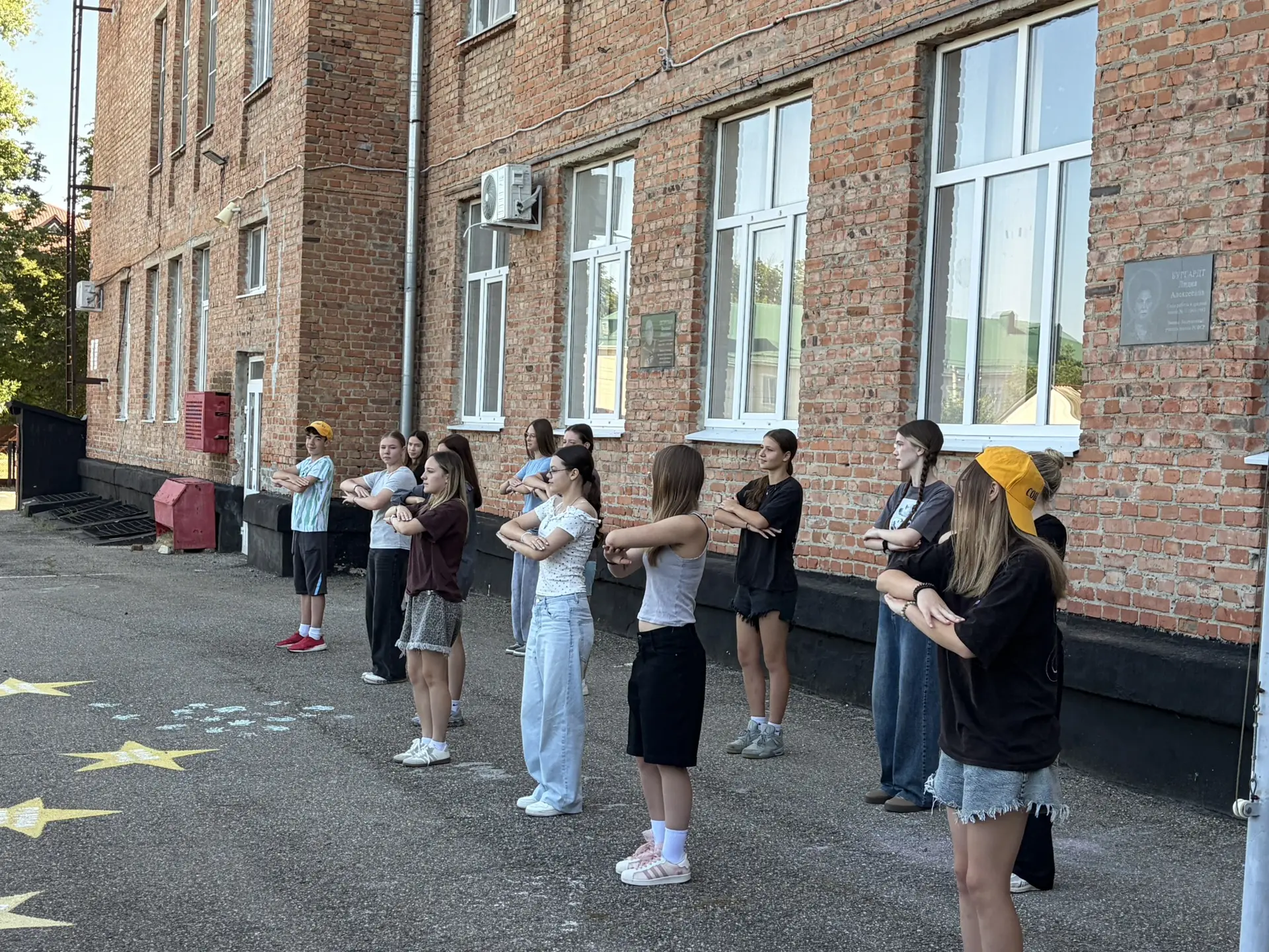 17 июля, мы устроили настоящий марафон здоровья! 💪

Начали с бодрой зарядки, а потом рванули на общ