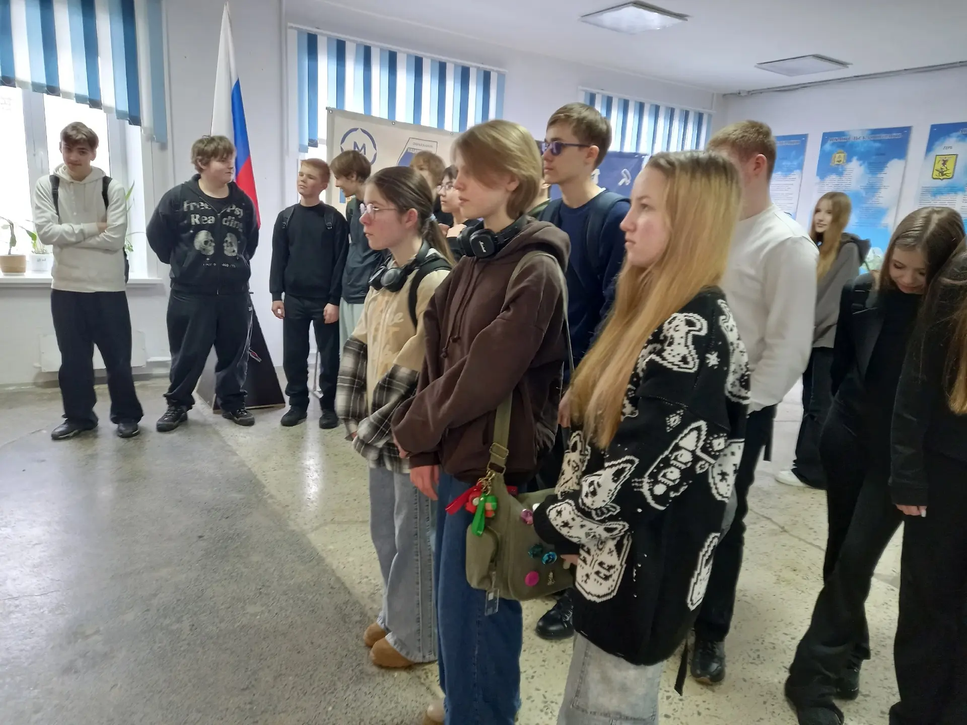 Кирпичи, плитка и инструменты: как 8 «Г» на один день стал строителями!🧱  19 февраля ребята отправил
