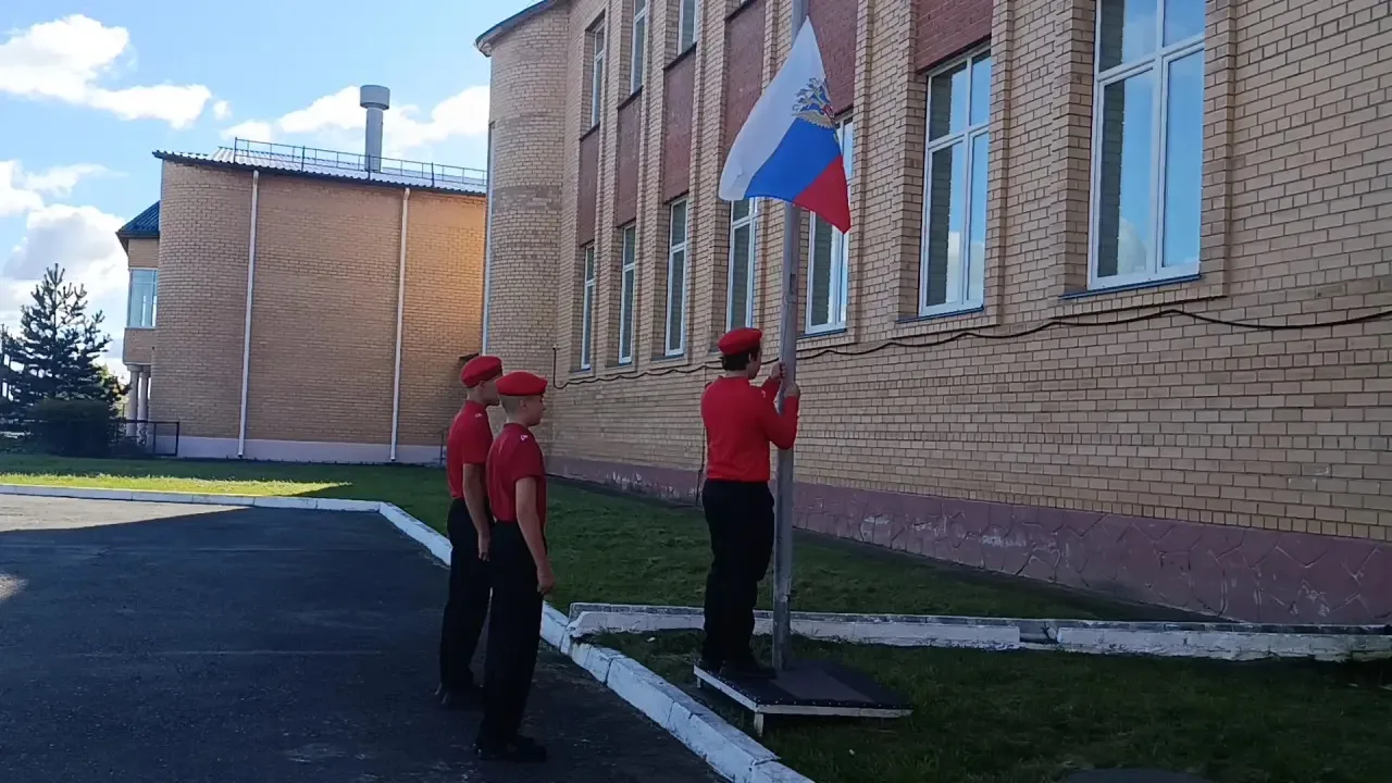 🇷🇺 День знаний: равнение на флаг!