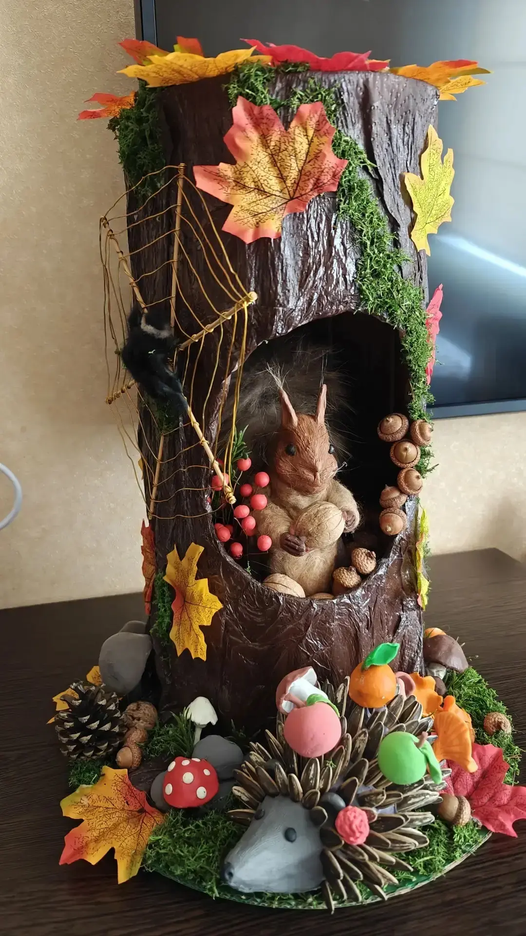 Идея для осенней поделки

Подписывайтесь 
https://max.ru/idei_dli_tvorchestva и не забывайте постави