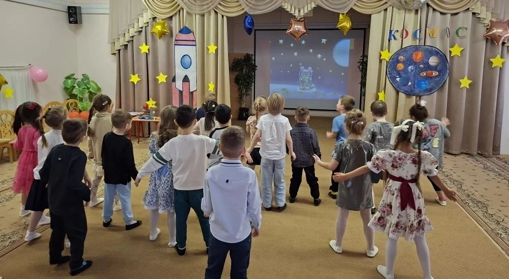 🎓В учебном корпусе «Радуга» неделя была посвящена 65 летию авиации и космонавтики. Это особенный ден