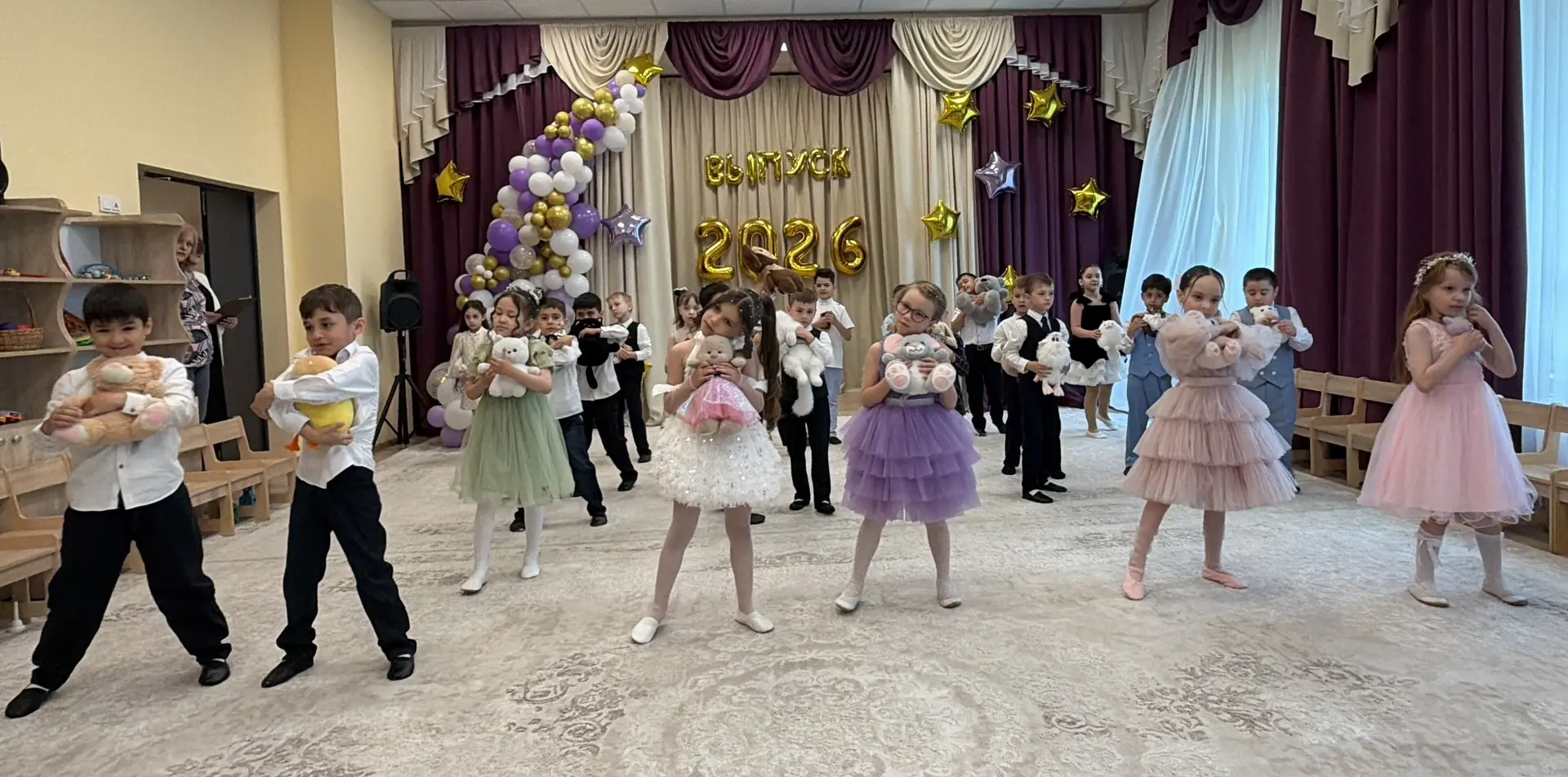 Сегодня стены дошкольного отделения "Чебурашка" наполнились атмосферой праздника – мы провожали наши