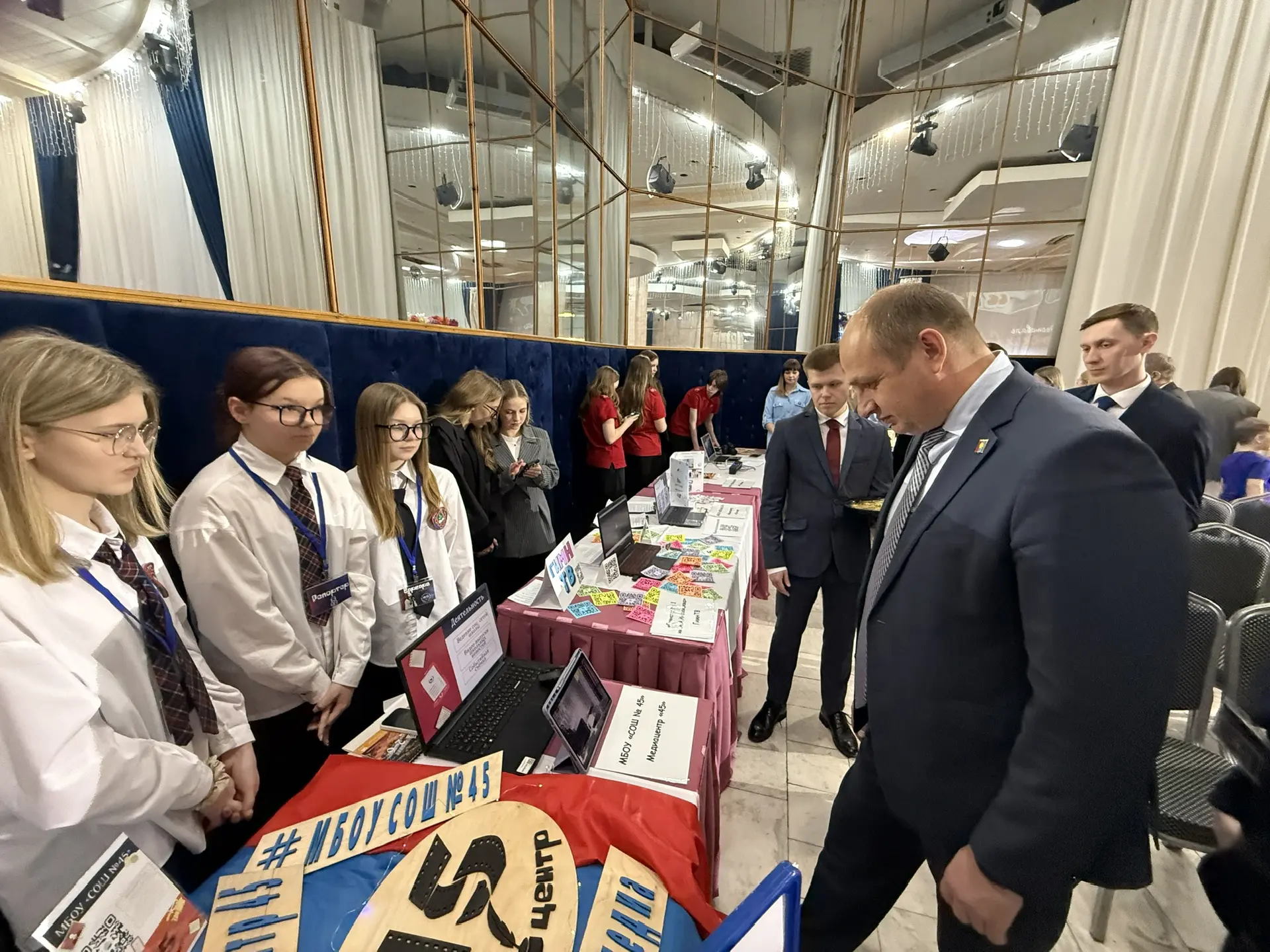 📸 «Братск глазами детей»: медиацентр школы №45 на городском фестивале!  Сегодня  наши ребята из меди