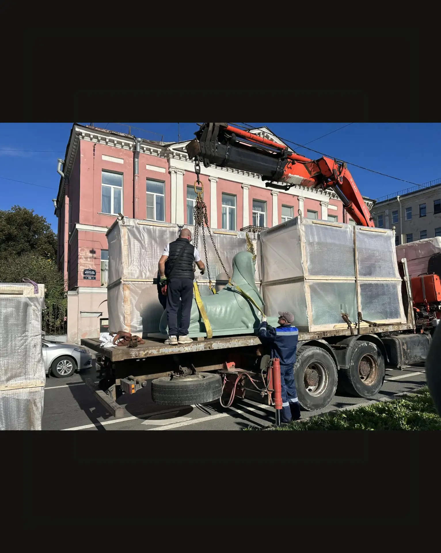 🦁 Сфинксы вернулись на Египетский мост после очередной реставрации