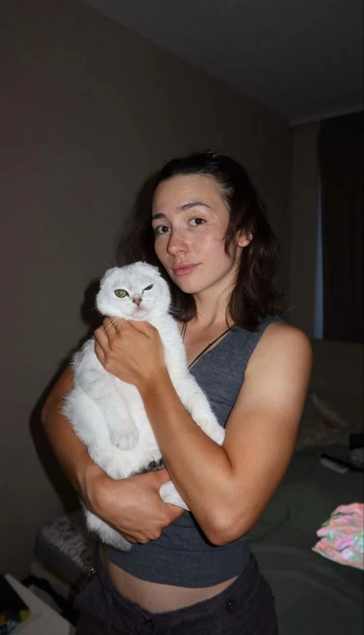 🇷🇺 Кира Дюжева с котиком