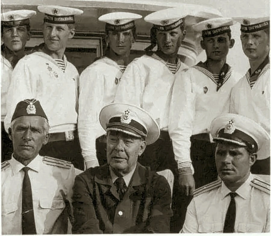 ★ Л.И.Брежнев в гостях у пограничников морчастей погранвойск, 1976 год.