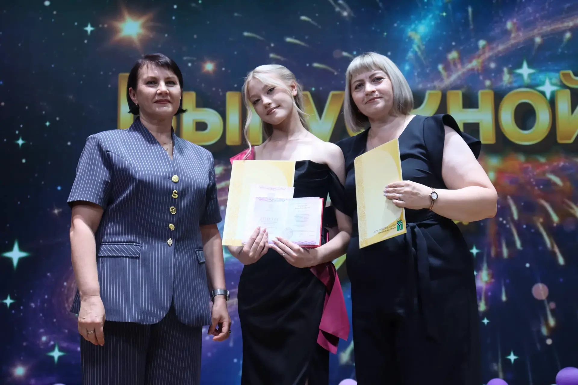 🎉 Торжественный момент: вручение аттестатов выпускникам 9‑х классов! 🎉

В Районном Доме культуры с