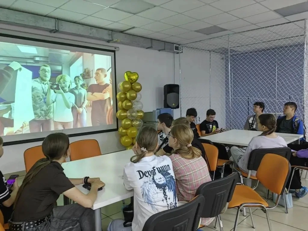 Для наших учеников каникулы стали настоящим калейдоскопом новых знаний и впечатлений! Рассказываем:
