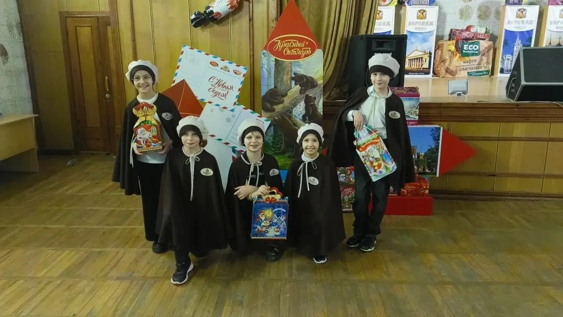 Сегодня 4 "Е" класс посетил Воронежскую кондитерскую фабрику. Дети и взрослые, получили заряд позити