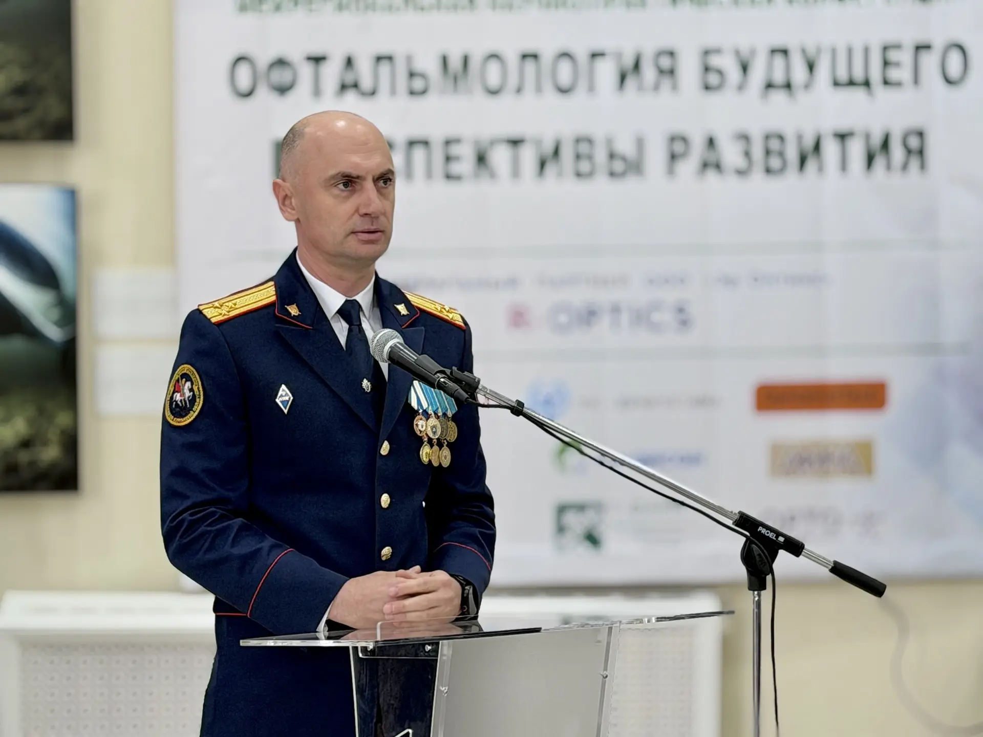 Руководитель следственного управления поздравил коллектив Курганского областного госпит...