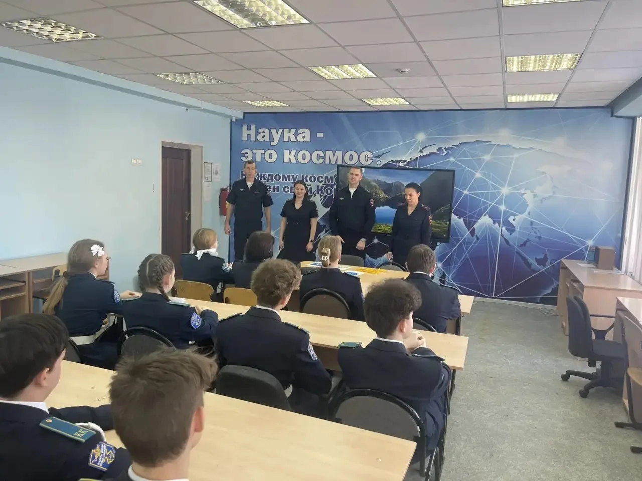 Сегодня прошла встреча учащихся 9  «А» класса с сотрудниками ГИБДД УМВД по г.Тольятти
