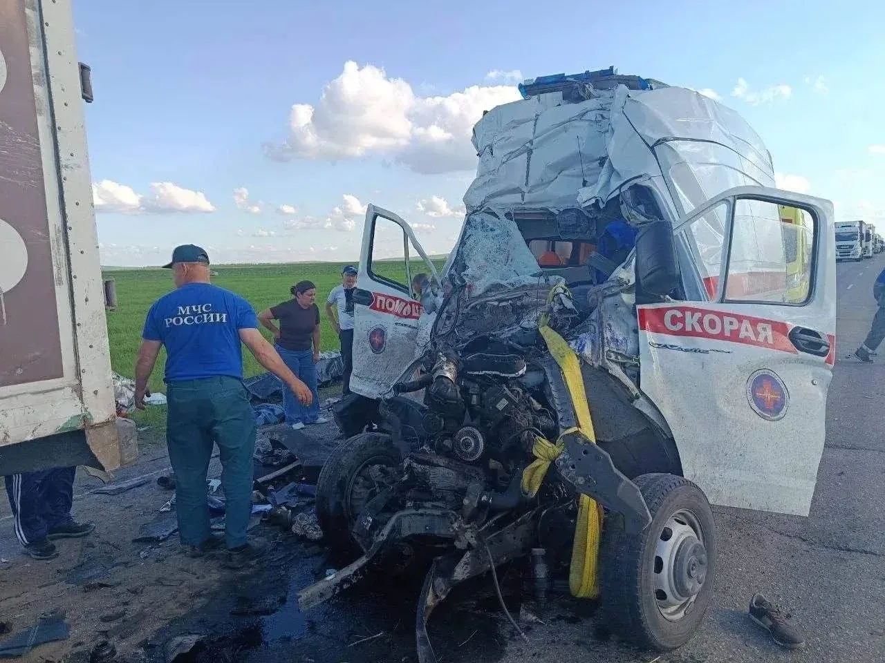 Два врача и пациентка скорой помощи погибли в аварии в Дуванском районе.

На 80-м километре трассы К