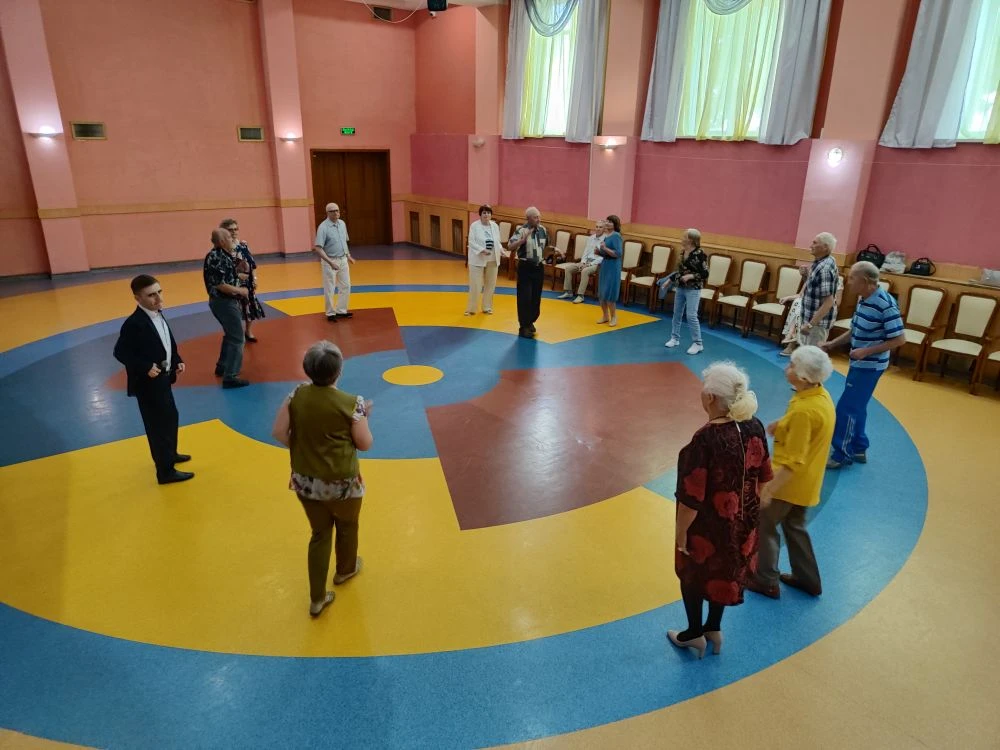 Сегодня для наших дорогих гостей «Серебряного возраста» прошёл танцевальный вечер «В ритмах «ретро»
