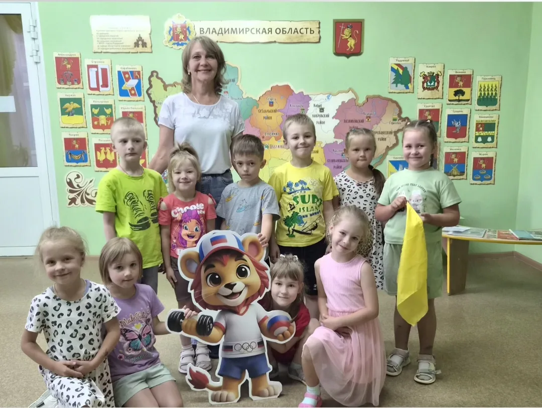 🦁☀️Демонстрация русской народной игры  "Гори, гори ясно!" в проекте с львёнком Платоном.

🦁☀️С рад