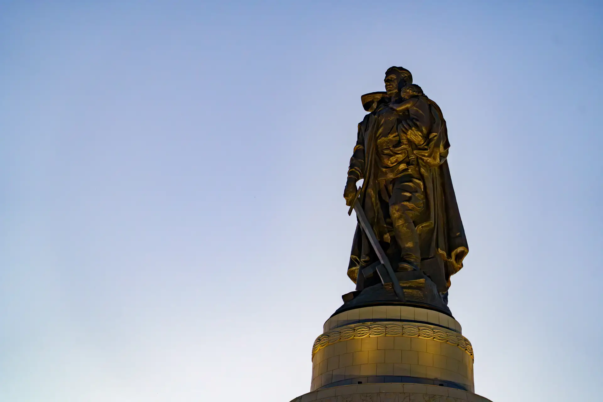 Представители КемГИК присоединились к всероссийской акции «Свеча Памяти»  🕯8 мая 2026 года представи