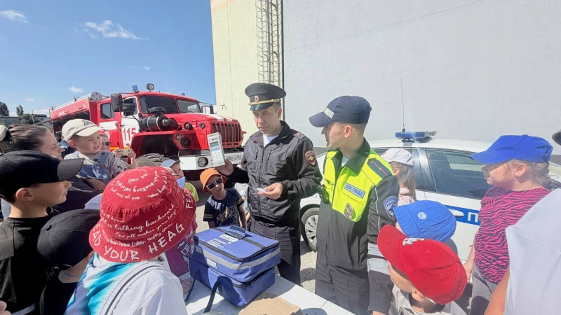 Сотрудники органов внутренних дел Самарской области продолжают знакомить ребят со служебными буднями