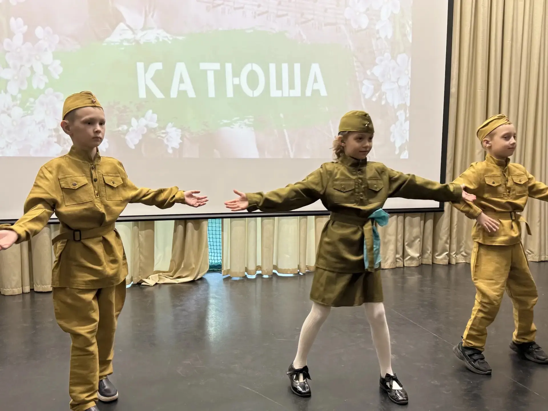 7 мая стены нашей школы наполнились особой атмосферой — торжественной и трогательной. 🕊️✨