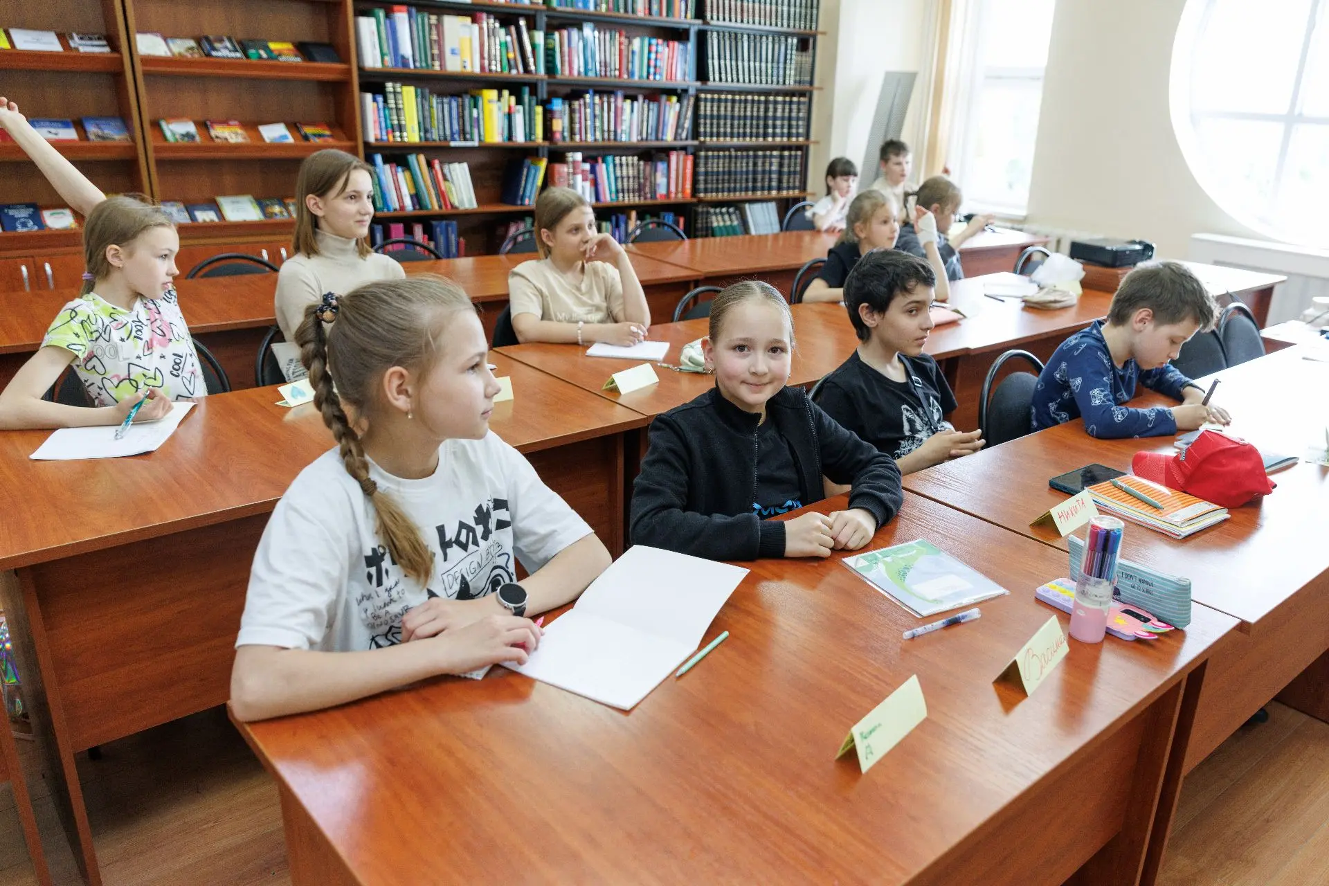 Не успели записаться на курсы иностранных языков? Еще есть время!

Всё лето в нашей библиотеке работ