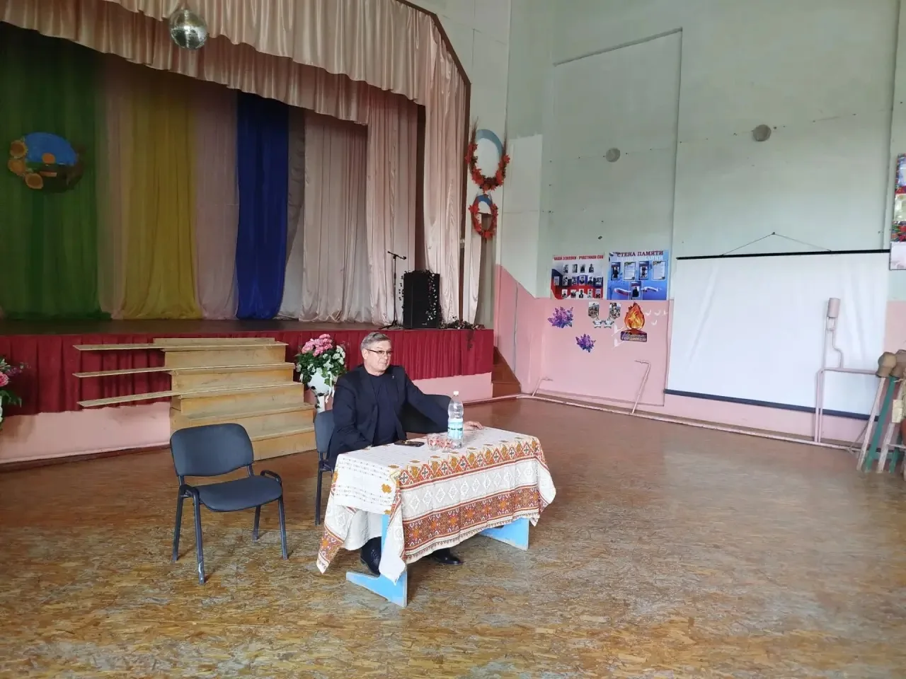 Встретился с жителями села Батаевка. В ходе встречи с жителями рассмотрен ряд важных во...