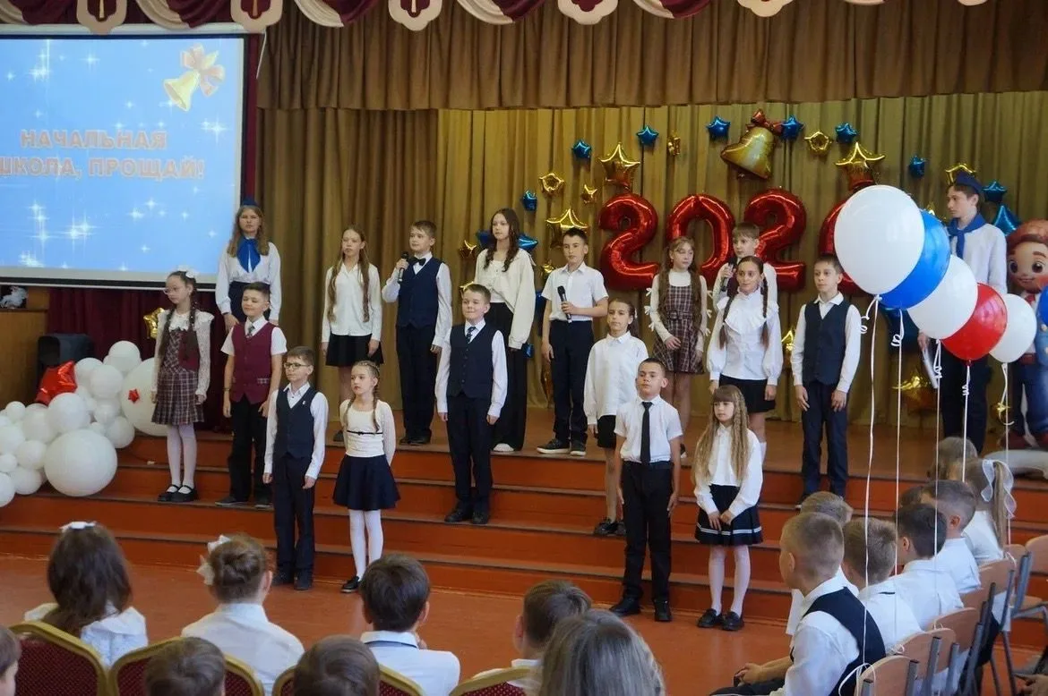 ПРАЗДНИК "ПРОЩАНИЕ С НАЧАЛЬНОЙ ШКОЛОЙ"
 
В тот же день, 26 мая, весело и запоминающе наши четверокла