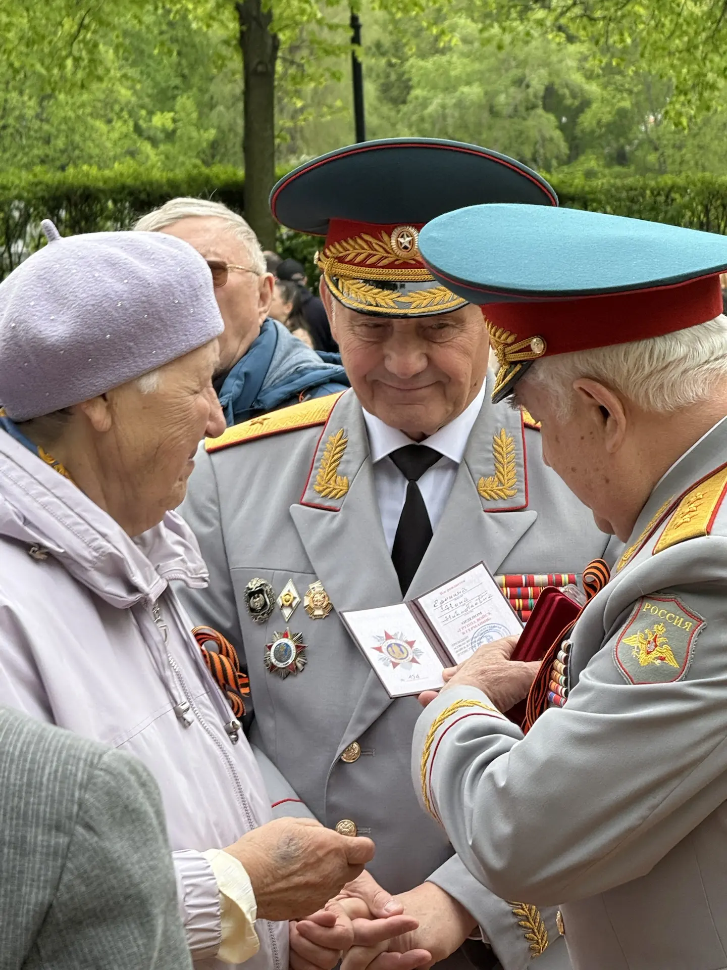 🕊️ ЭСТАФЕТА ПАМЯТИ СКВОЗЬ ВРЕМЯ  В священный День Победы, 9 мая, живые свидетели великой истории — в