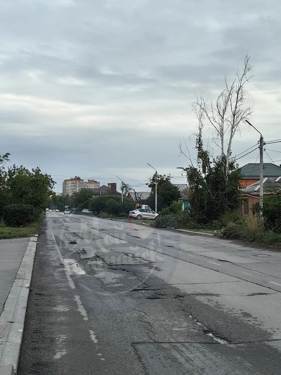 На Комарова камеры не ставят, наверное, по причине того, что разгоняться тут нереально 😬