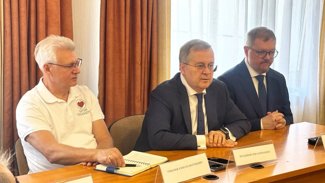 🗳️ Выборы #Пермскийкрай

Эрик ПРАЗДНИКОВ: ❗️Сейчас важен каждый регион и каждый кандидат❗️

Об этом