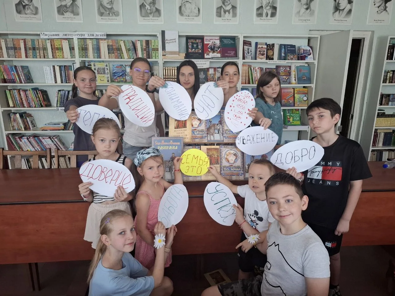 8 июля в школе прошло мероприятие, посвященное Деню семьи, любви и верности. Этот день посвящен свят