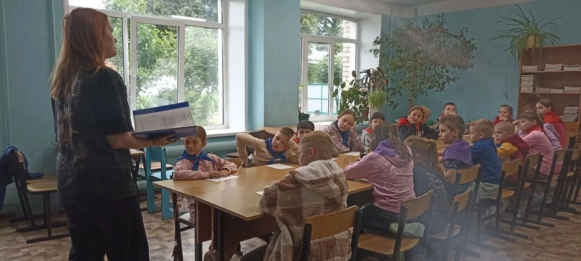 В летнем лагере учителя-воспитатели провели беседу о телефонном мошенничестве. В конце беседы ребята