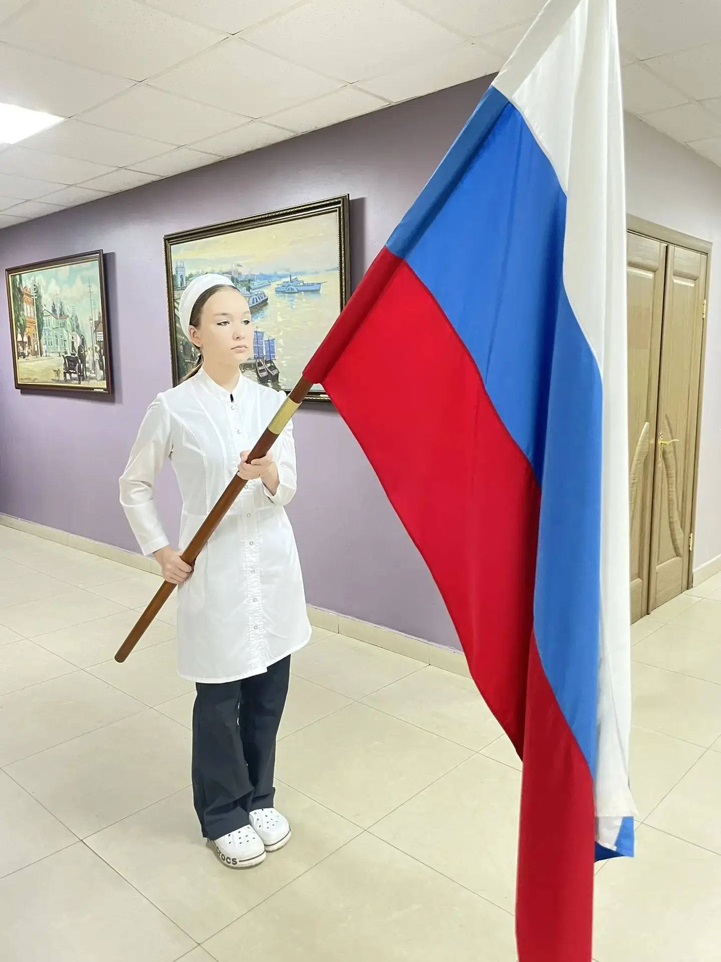 Поднятие флага🇷🇺
Очередная учебная неделя в Амурском медицинском колледже по традиции началась с т