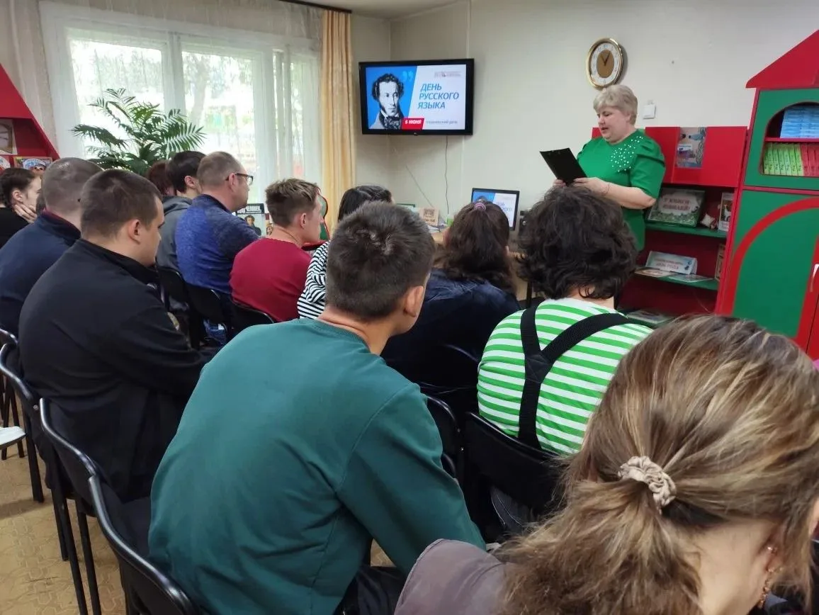 В гости к Пушкину: подопечные КЦСОН «Доверие» посетили литературный час.