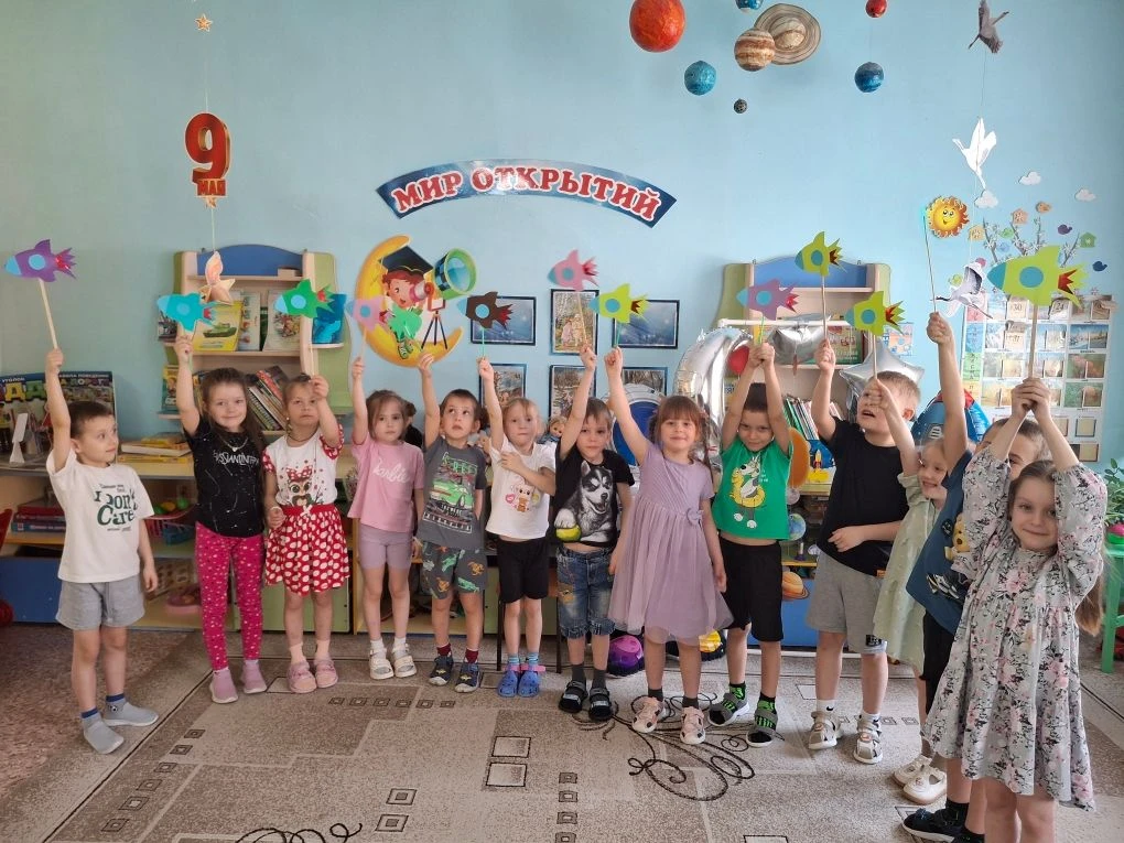 В разновозрастной группе №3 прошли мероприятия посвященные дню космонавтике, для погружения в данную