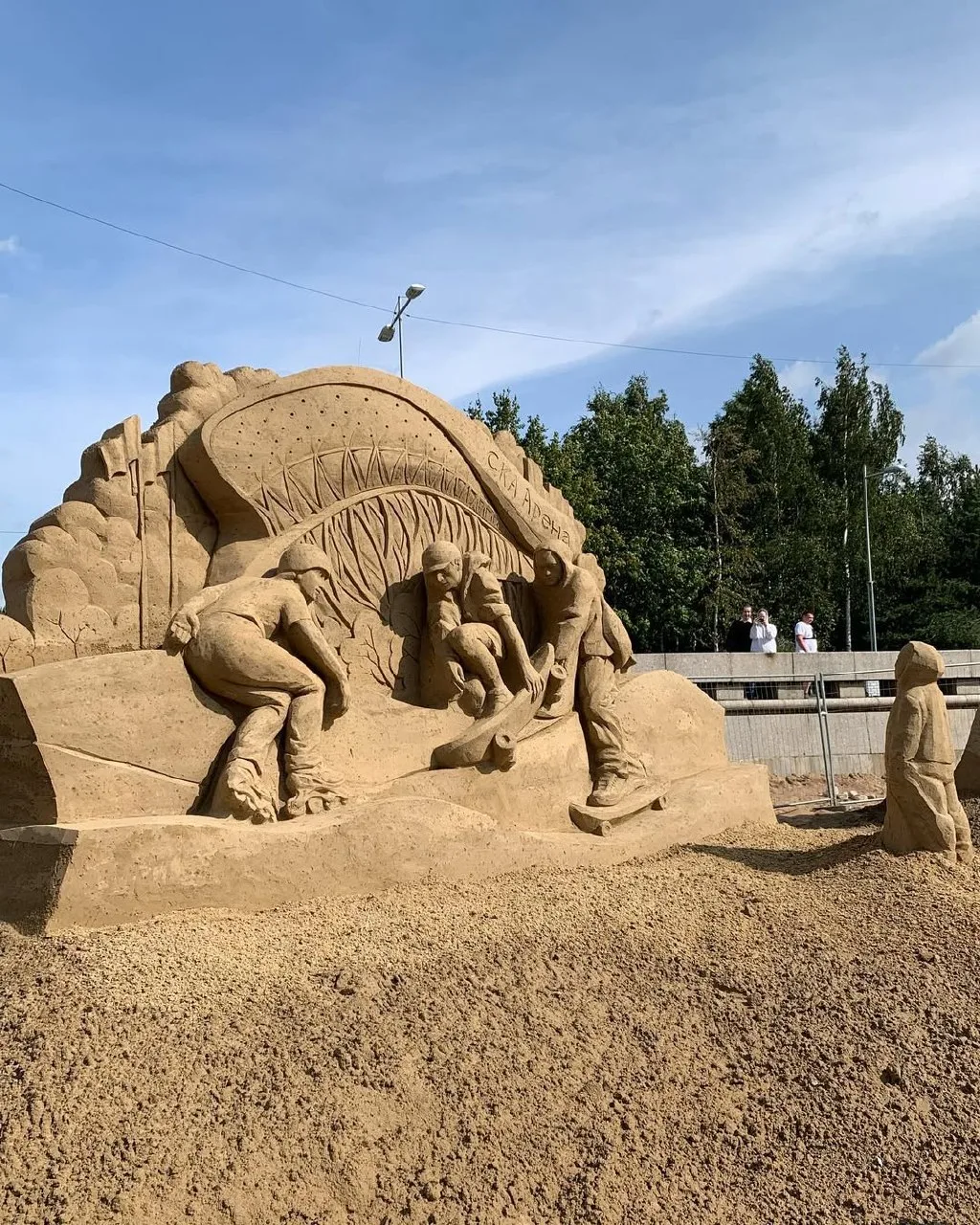 ​​🤩 Чудеса из песка в Петропавловской крепости   Здесь можно увидеть впечатляющие скульптуры с сказо
