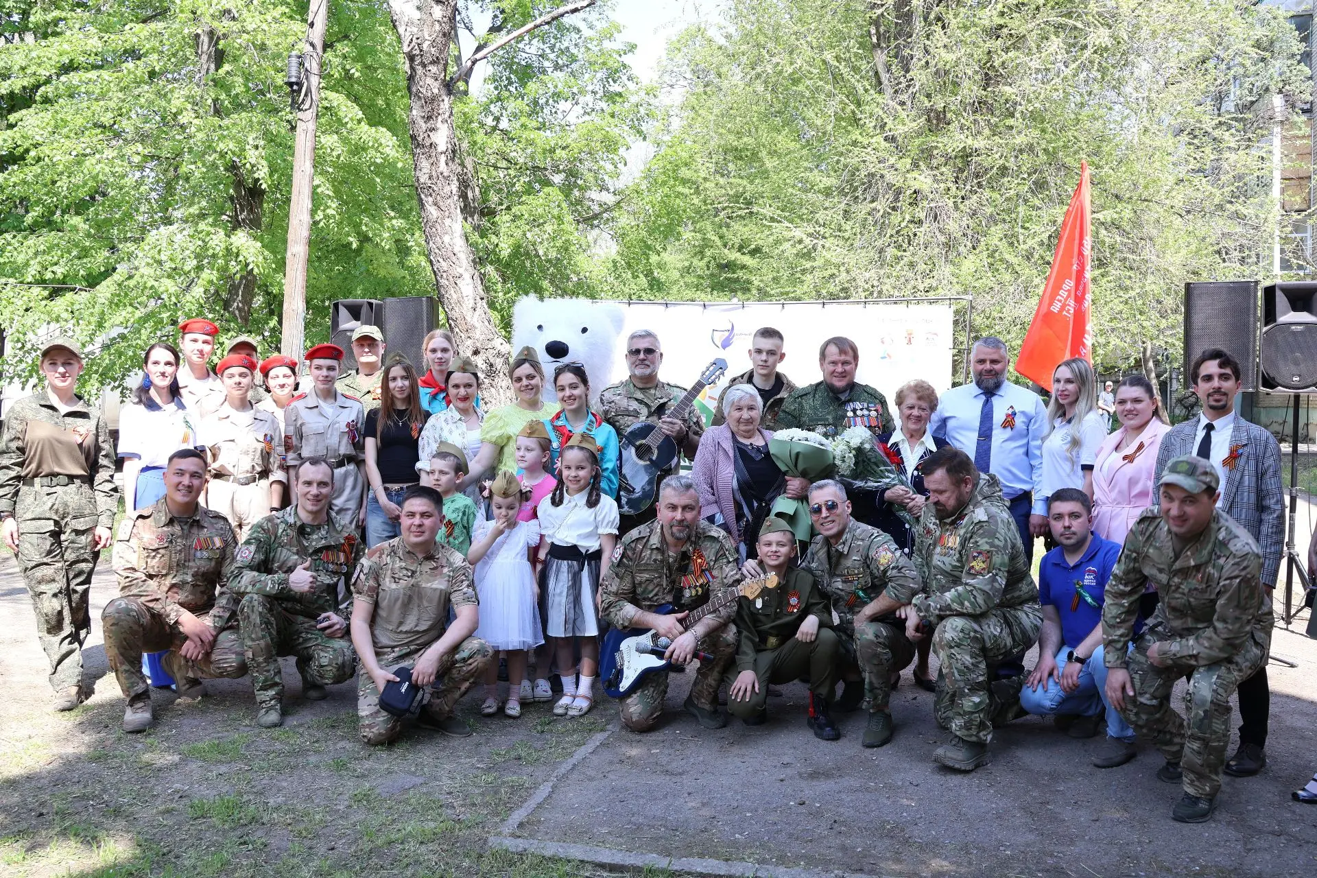 💐 В День Победы во дворах участников Великой Отечественной войны прошли праздничные ко...