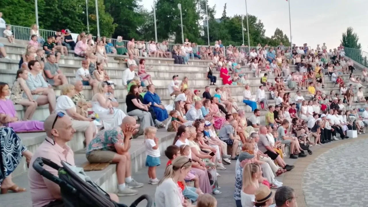 Бесплатный кинотеатр под открытым небом «Филин»

⏰25 и 26 июля (сб и вс)
📍Кинотеатр под открытым не