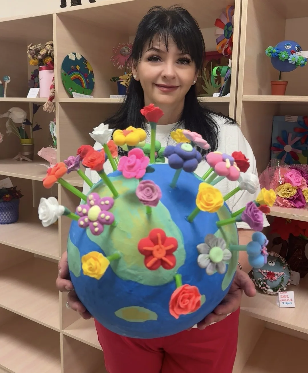 ❇️Выставка совместного творчества детей и родителей 🌍 «Земля смеётся цветами» 🌺 !